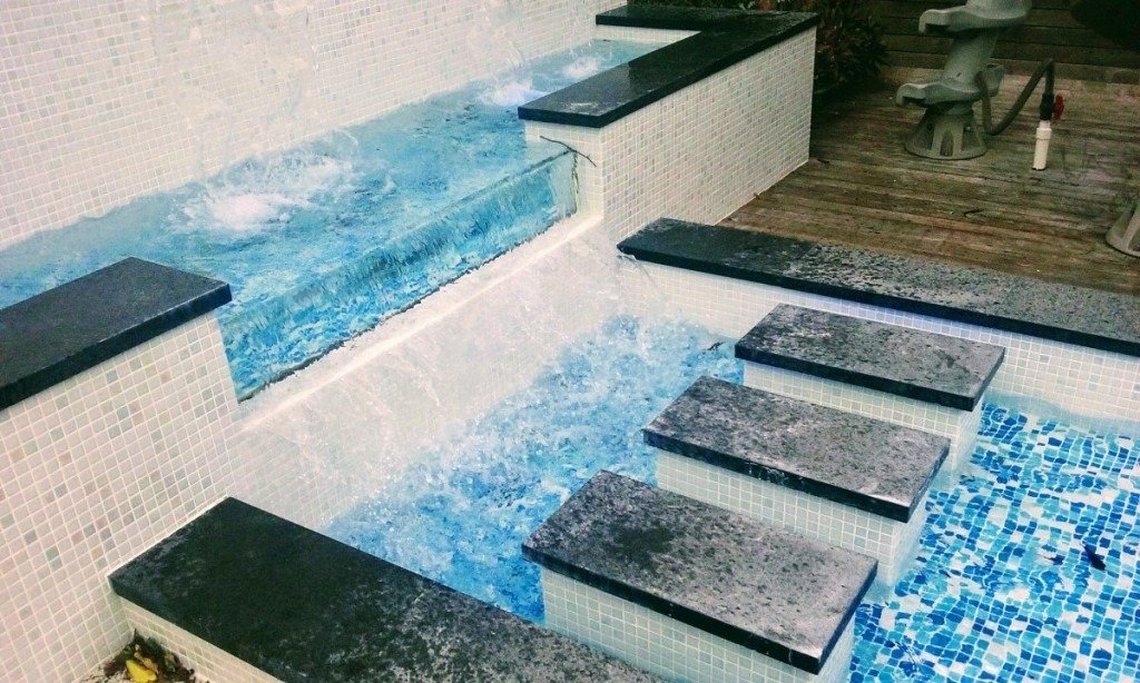 Fully Tiled Pool With Water Features and Lighting Floreat