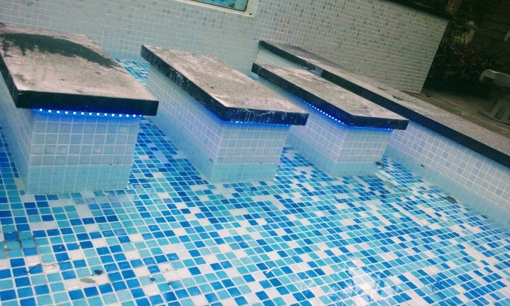 Fully Tiled Pool With Water Features and Lighting Floreat